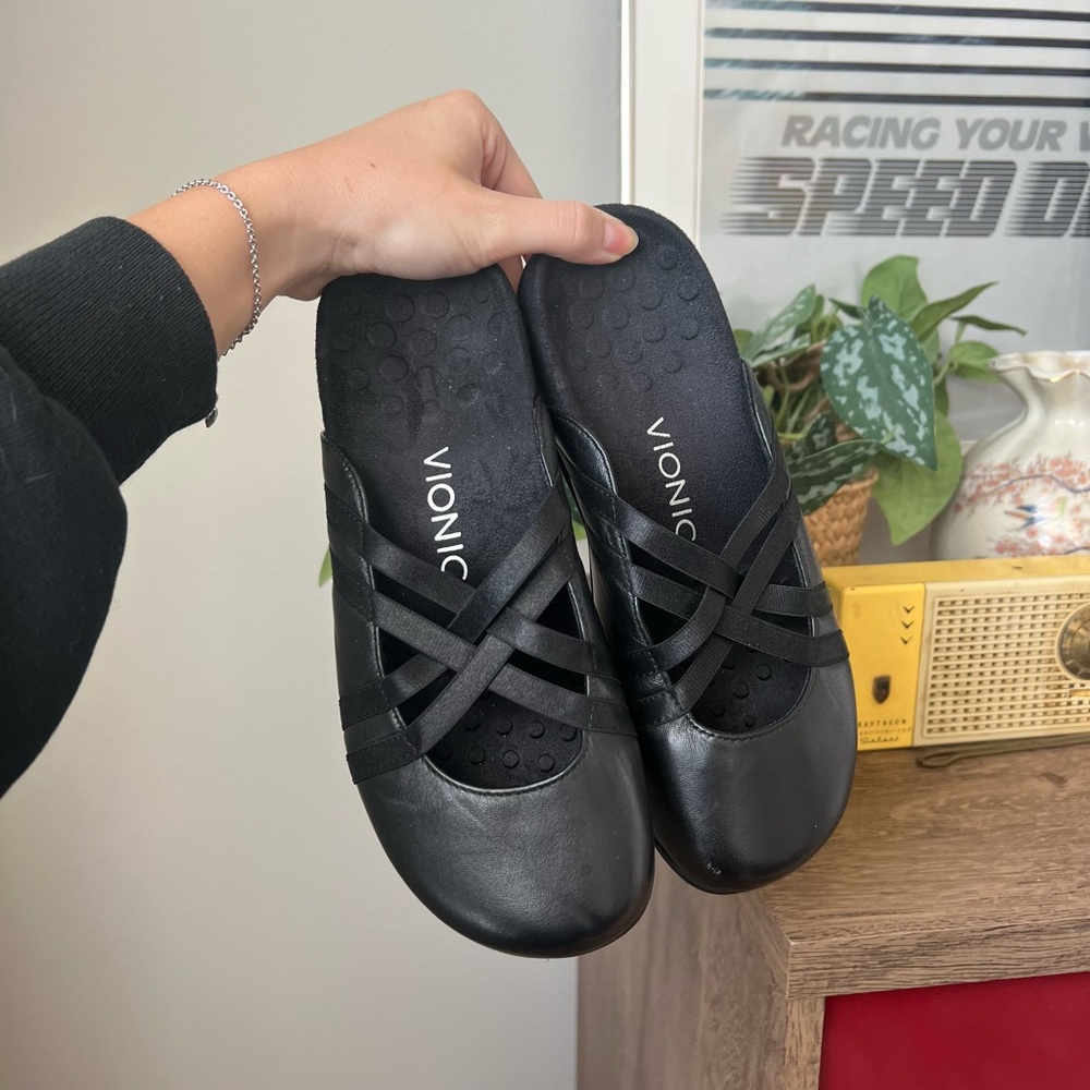 Vionic Black Leather Strappy Slides